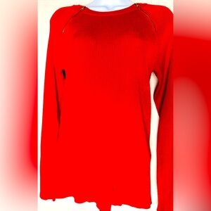 PREMISE STUDIO RED LONG SLEEVE KNIT SWEATER W/GOLD ZIPPER ACCENTS. WOMEN’S LARGE